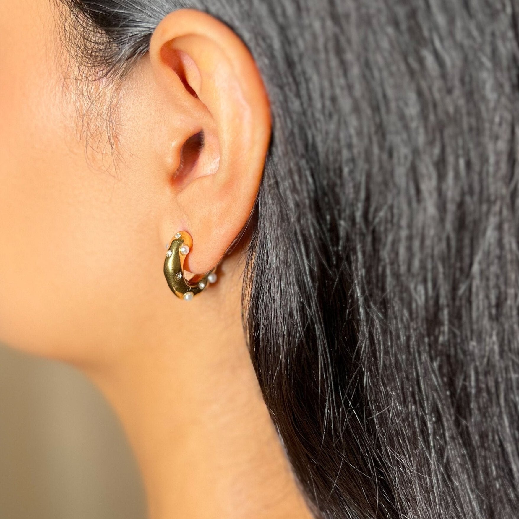 Aria Hoops (Pearl and zirconia) - 18k gold plated | waterproof | anti tarnish